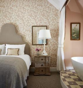 Postel nebo postele na pokoji v ubytování Newhall Mains