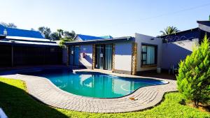 a swimming pool in front of a house at 3rd on Belgrave Guesthousae in Kimberley