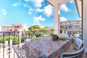 a table on a balcony with a view of a street at Bilocale Valledoria in Valledoria