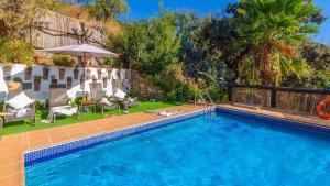 Bazén v ubytování Casa Guajar Monda by Ruralidays nebo v jeho okolí