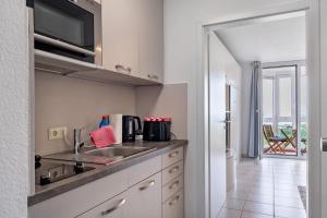 Η κουζίνα ή μικρή κουζίνα στο Fewo mit tollem Meerblick auf Insel +19 φωτογραφίες