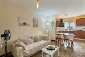 a living room with a couch and a table at Habibi Costa Norte Gran Canaria in Gáldar
