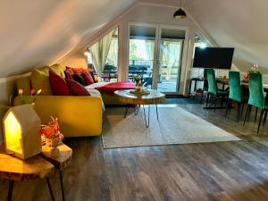 Гостиная зона в Leśniczówka na Kaszubach - Apartament do 12 osób, balia na wyłączność