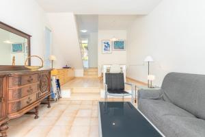 a living room with a couch and a table at Fantàstic s'agaró in S'Agaro