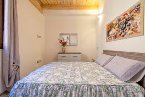Ένα ή περισσότερα κρεβάτια σε δωμάτιο στο Grazioso Bilocale La Casa di nonna