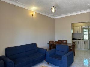 Posezení v ubytování Two-bedroom unit in Mubende Town