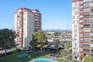 マサルファサールにあるMabelの建物と公園の空中景観