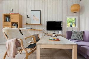 Μια τηλεόραση ή/και κέντρο ψυχαγωγίας στο 6845-Allinge-Markvaenget-2