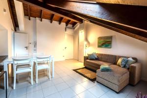 Χώρος καθιστικού στο Cozy Apartment Seregno