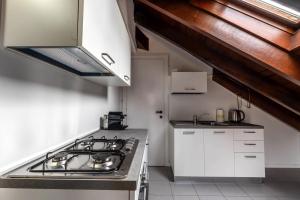 Η κουζίνα ή μικρή κουζίνα στο Cozy Apartment Seregno +4 φωτογραφίες