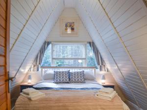 En eller flere senge i et værelse på Bracken Lodge