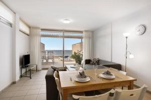 Ruang duduk di Casa Médano 20 By Médano Rentals