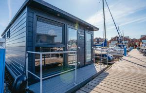 Budova, kde se ubytování na lodi nachází