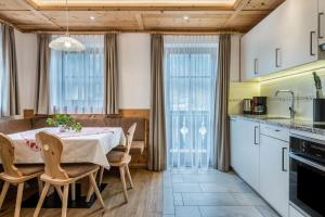 Köök või kööginurk majutusasutuses Feldererhof Apt Alpenrose