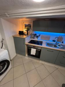 Kuchyň nebo kuchyňský kout v ubytování Das Häuschen 1650