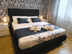 Una cama o camas en una habitación de Royal Residence Padova