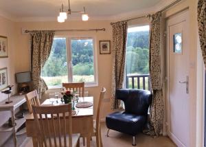 Khu vực ghế ngồi tại Clear Sky Lodge Park