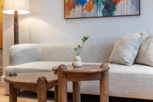 Posezení v ubytování The Khorfakkan Suite by Riviera + 35 fotografií