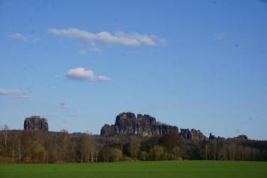Příroda nedaleko prázdninového domu + 2 fotografie