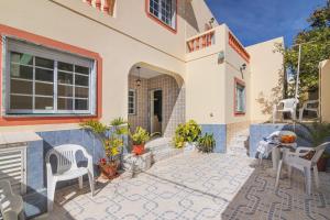 Το κτήριο όπου στεγάζεται  η παραθεριστική κατοικία