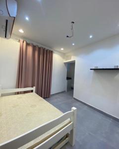 a bedroom with a bed in a room at Hajir Garden House in Muşayna‘ah +11 photos