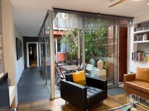 Et opholdsområde på ArtlifeBCN Fira Apartment + 14 billeder