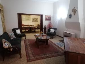 a living room with a coffee table and chairs at Agape Gastehuis in Jagersfontein
