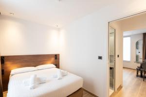 Ένα ή περισσότερα κρεβάτια σε δωμάτιο στο Les Suites Tour Eiffel