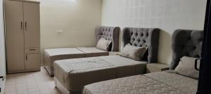 Gallery image of فلة و شاليه واسع بمسبح وثلاث غرف نوم ومجلس شعبي ومجلس مناسبات in Riyadh +7 photos