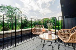 Balkón nebo terasa v ubytování Gorgeous 1-Bedroom Acton Flat with Two Balconies at Acton, Sleeps 4