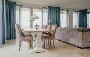a dining room with a table and a couch at Lobster in Egmond aan Zee