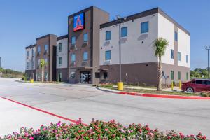 a rendering of a hotel with a parking lot at Studio 6 Giddings in Giddings