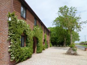 Κήπος έξω από το Archways-E1223