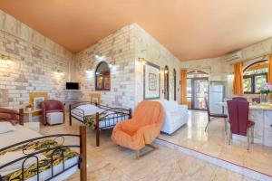 Μια τηλεόραση ή/και κέντρο ψυχαγωγίας στο Paco's Resort Family Villa 14