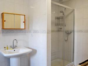 Ένα μπάνιο στο Ostlers Cottage +1 φωτογραφίες