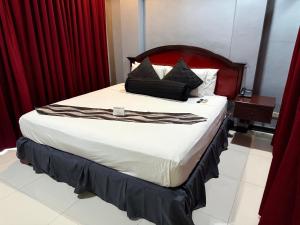 En eller flere senge i et værelse på Grand Central Hotel