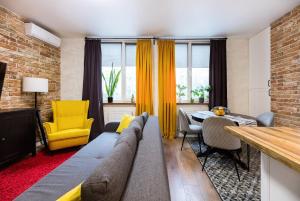 Χώρος καθιστικού στο 0116 Затишна квартира на 2 поверсі ЖК Щасливий