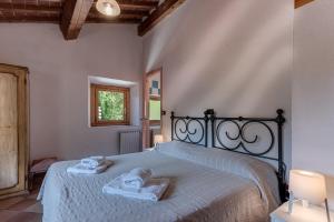 a bedroom with a bed with towels on it at La Torre della Cupolina in Vicchio