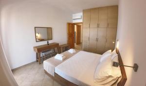 Imagine din galeria proprietății 1Path Houses Mykonos Super Paradise Beach în Mykonos