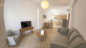 Imagine din galeria proprietății 1Path Houses Mykonos Super Paradise Beach în Mykonos