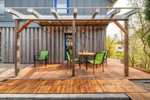 a wooden deck with a table and chairs at Ferienwohnung Kaleidoskope in Buhlenberg