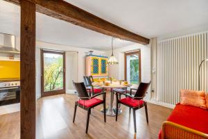 a kitchen and dining room with a table and chairs at Ferienwohnung Kaleidoskope in Buhlenberg +13 photos