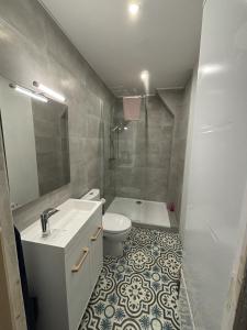 Koupelna v ubytování Le Pigeon Voyageur - 6p - Circuit - Rêve au Mans