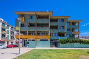 a tall apartment building on the side of a street at Apartamento Bressol 3ºb in Port de Pollensa