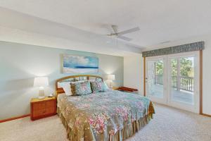 a bedroom with a bed and a window at Whispering Breeze Condo in Laguna Beach