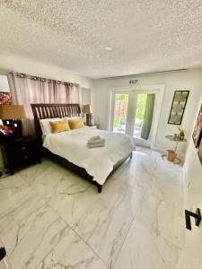 a bedroom with a large bed with a marble floor at Beach and Down Town Hollywood in Hollywood
