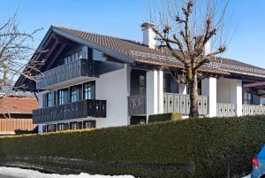 ガルミッシュ・パルテンキルヒェンにあるFewo Christinaの白家