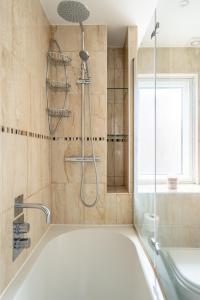 a bathroom with a shower and a bath tub at Karazo LTD - Luxurious contractor and family friendly 4 bedroom in Croydon with Parking in Croydon
