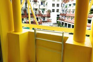 Photo de la galerie de l'établissement Beehive Phuket Old Town Hostel, à Phuket 39 autres photos