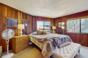 Ένα ή περισσότερα κρεβάτια σε δωμάτιο στο Tahoe Lakeview Manor